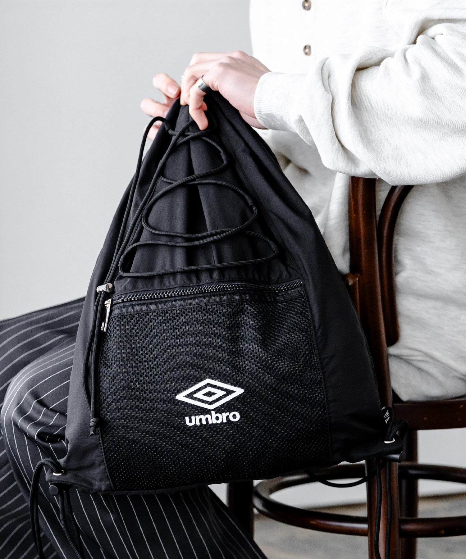 美品 UMBRO 中綿 ナイロン セットアップ ゴールド ロゴ刺繍 ドローコード UMBRO/アンブロ 別注 ロゴ刺繍 2WAY ナイロン ドローコード マルチ