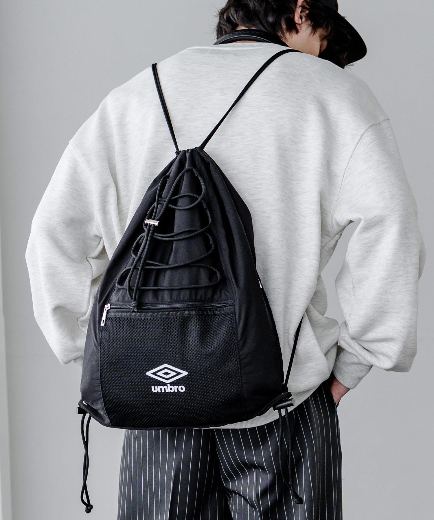 美品 UMBRO 中綿 ナイロン セットアップ ゴールド ロゴ刺繍 ドローコード umbro（アンブロ） デイバック リュック 別注 ロゴ刺繍 2WAY ナイロン