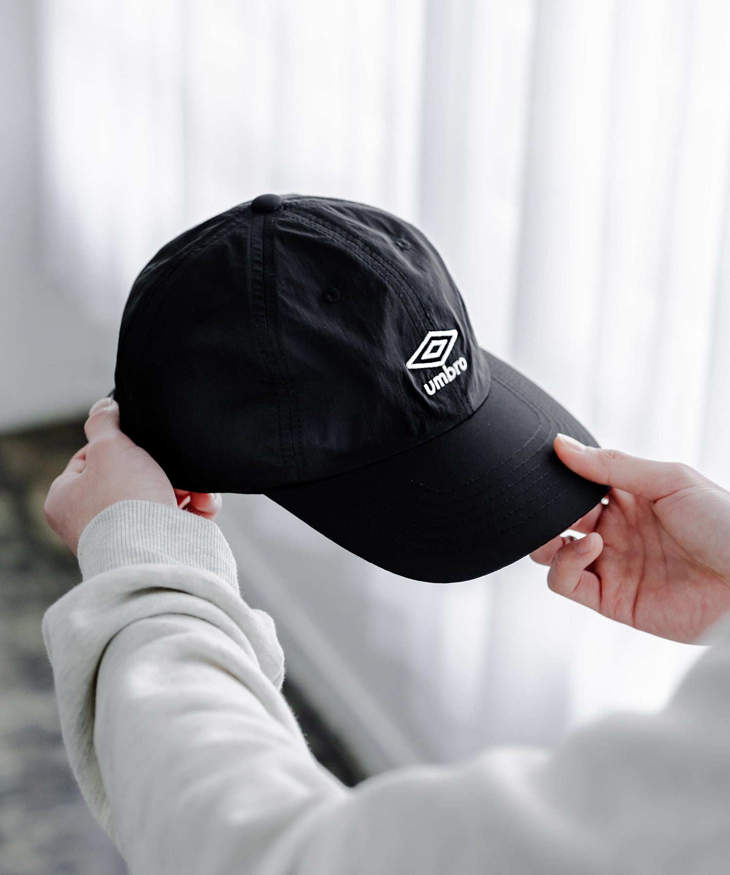 UMBRO 別注コラボ ワンポインロゴ刺繍ナイロンバンジーキャップ	15351