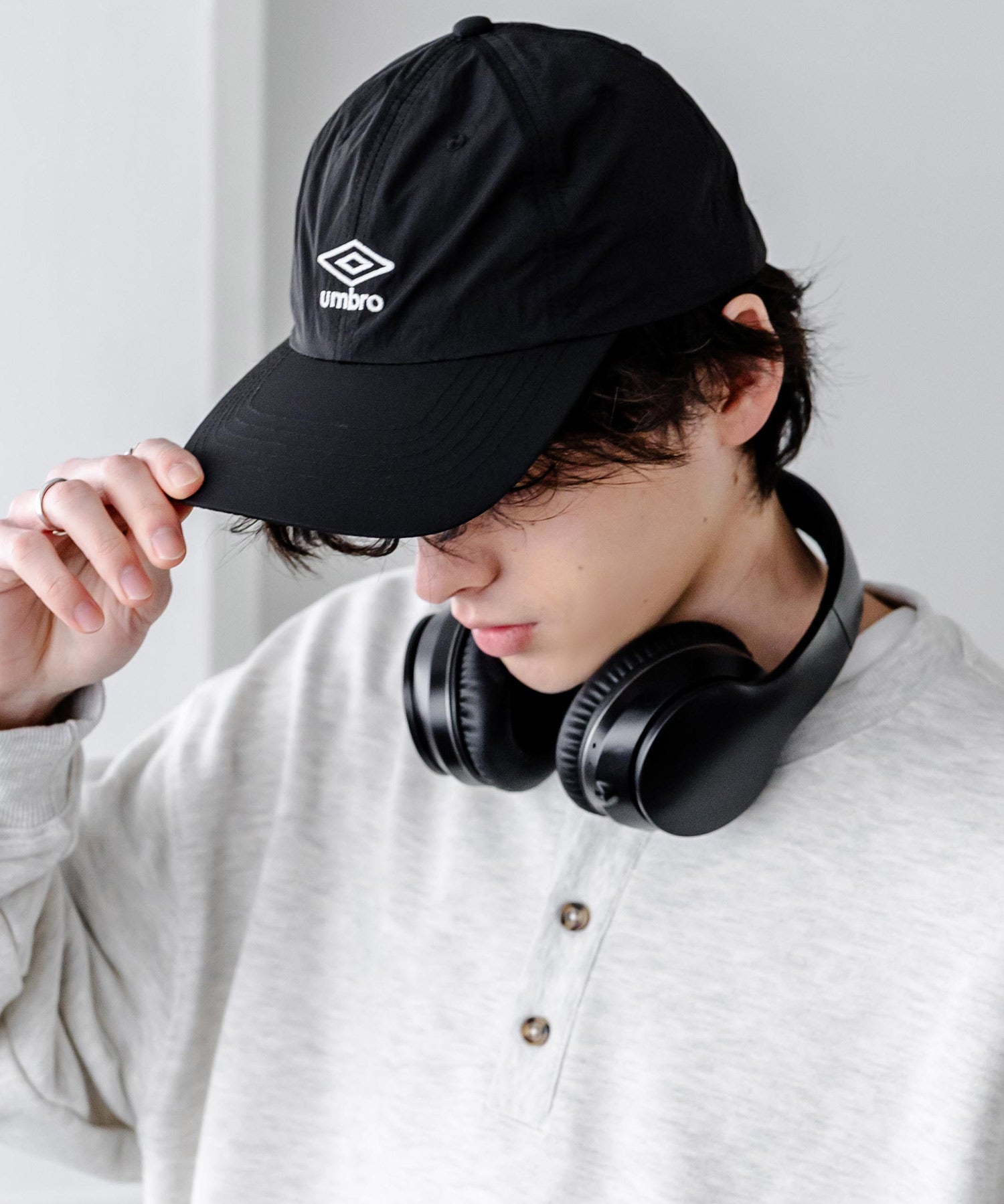 UMBRO 別注コラボ ワンポインロゴ刺繍ナイロンバンジーキャップ	15351