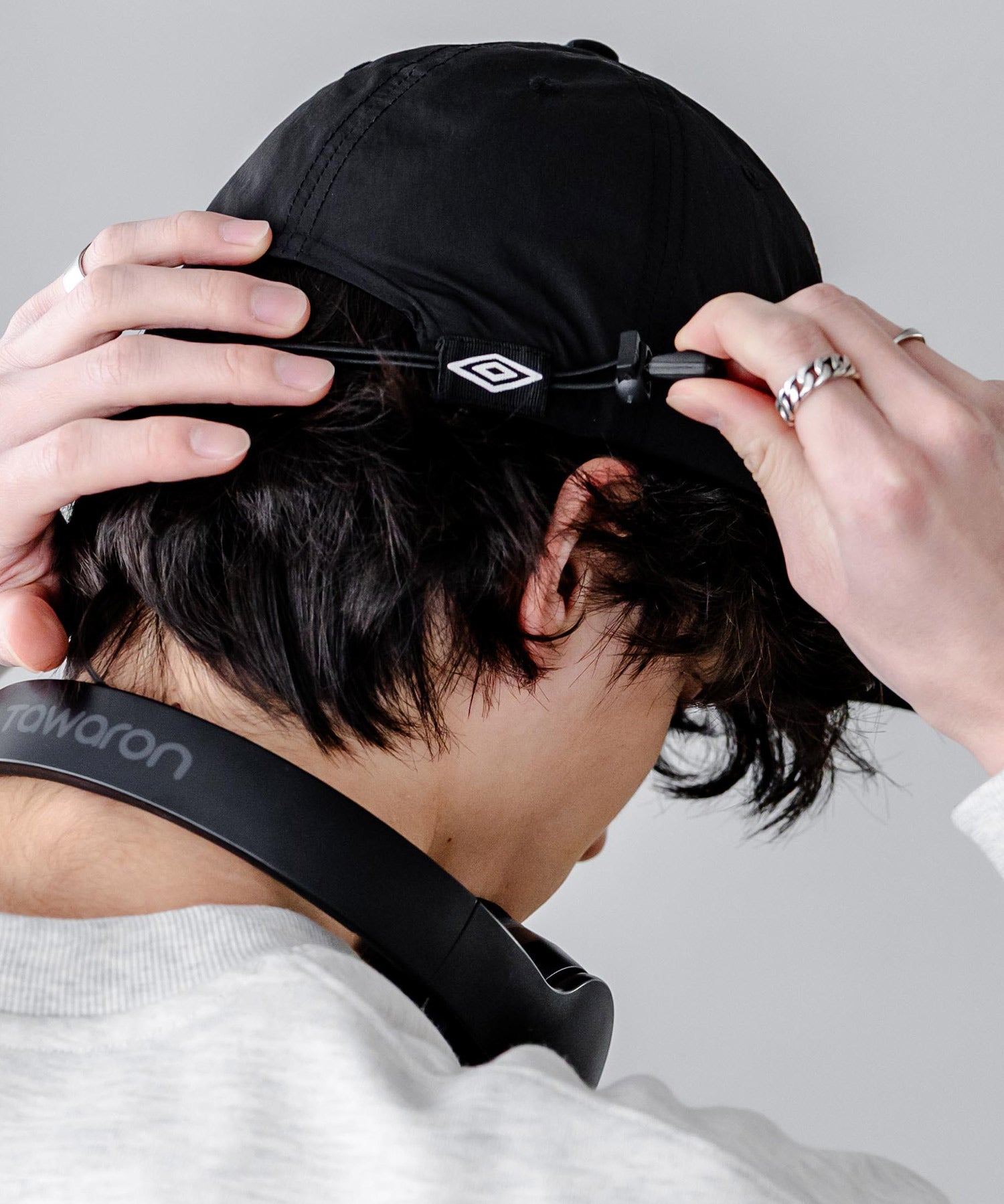 UMBRO 別注コラボ ワンポインロゴ刺繍ナイロンバンジーキャップ	15351