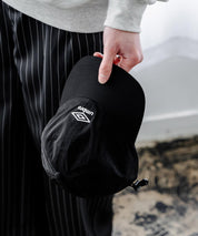 UMBRO 別注コラボ ワンポインロゴ刺繍ナイロンバンジーキャップ	15351