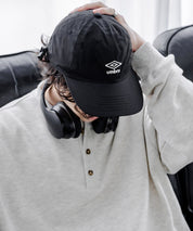 UMBRO 別注コラボ ワンポインロゴ刺繍ナイロンバンジーキャップ	15351