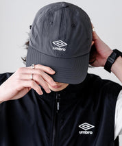 UMBRO 別注コラボ ワンポインロゴ刺繍ナイロンバンジーキャップ	15351