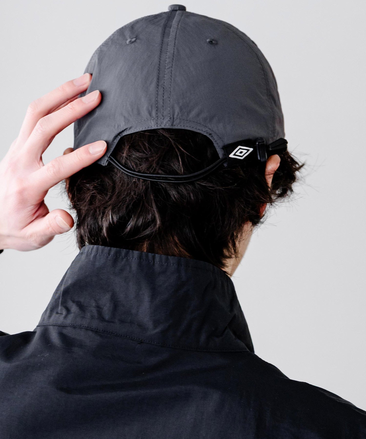 UMBRO 別注コラボ ワンポインロゴ刺繍ナイロンバンジーキャップ	15351