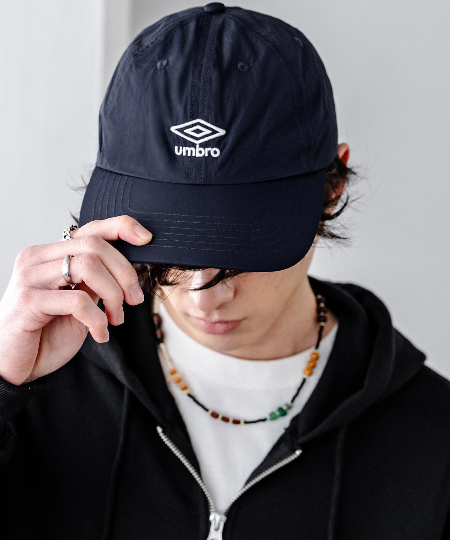 UMBRO 別注コラボ ワンポインロゴ刺繍ナイロンバンジーキャップ	15351