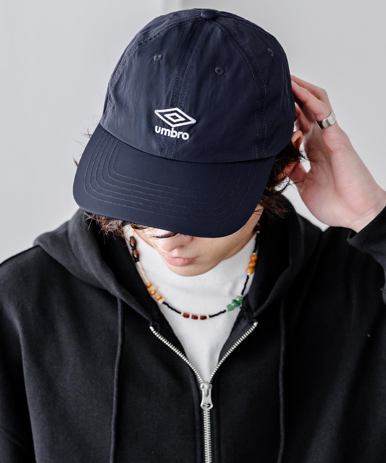 UMBRO 別注コラボ ワンポインロゴ刺繍ナイロンバンジーキャップ	15351