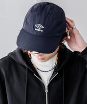 UMBRO 別注コラボ ワンポインロゴ刺繍ナイロンバンジーキャップ	15351
