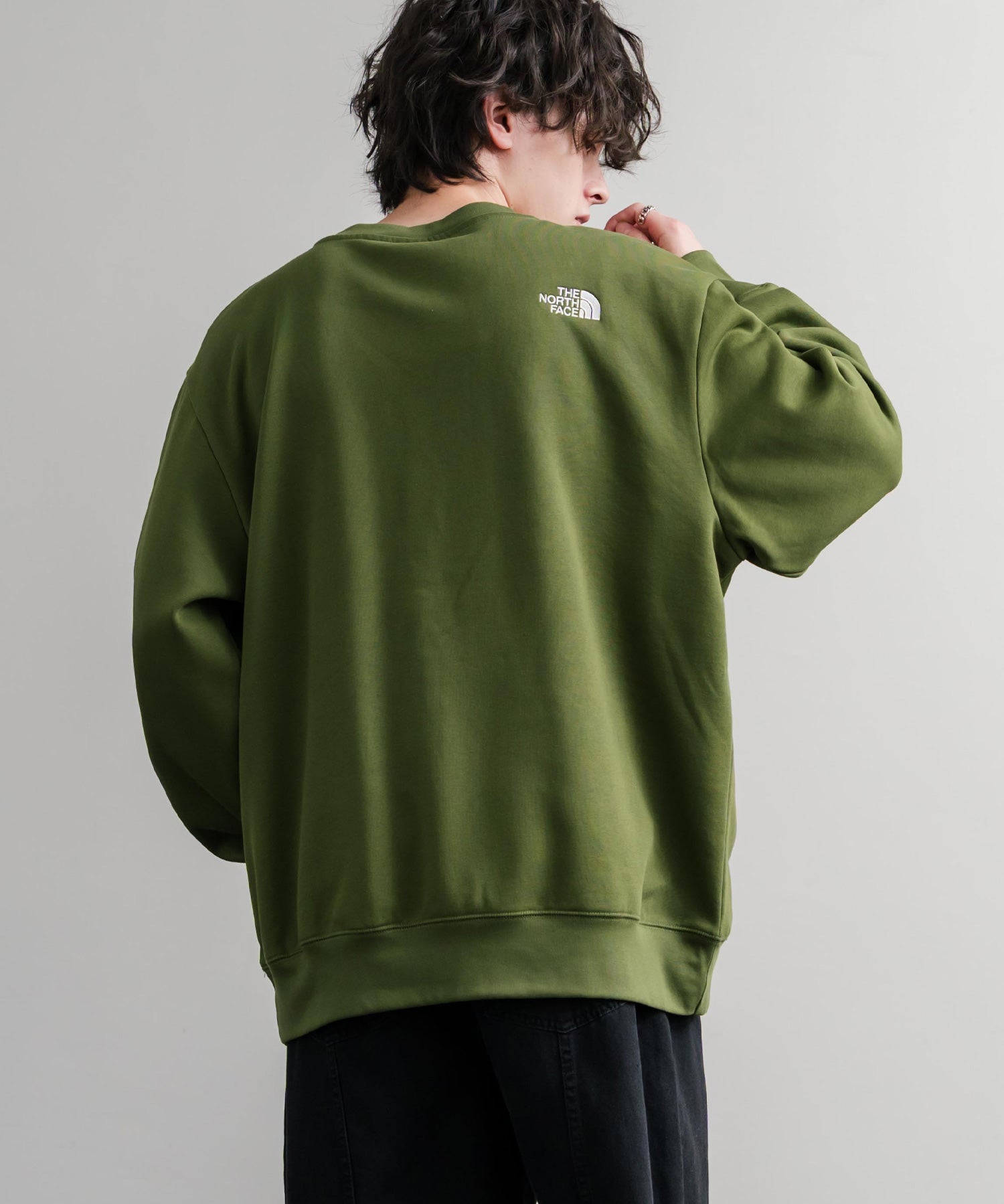 THE NORTH FACE ザ・ノースフェイス MEN S ESSENTIAL CREW 裏起毛ワンポイントロゴ刺繍長袖スウェット 15353