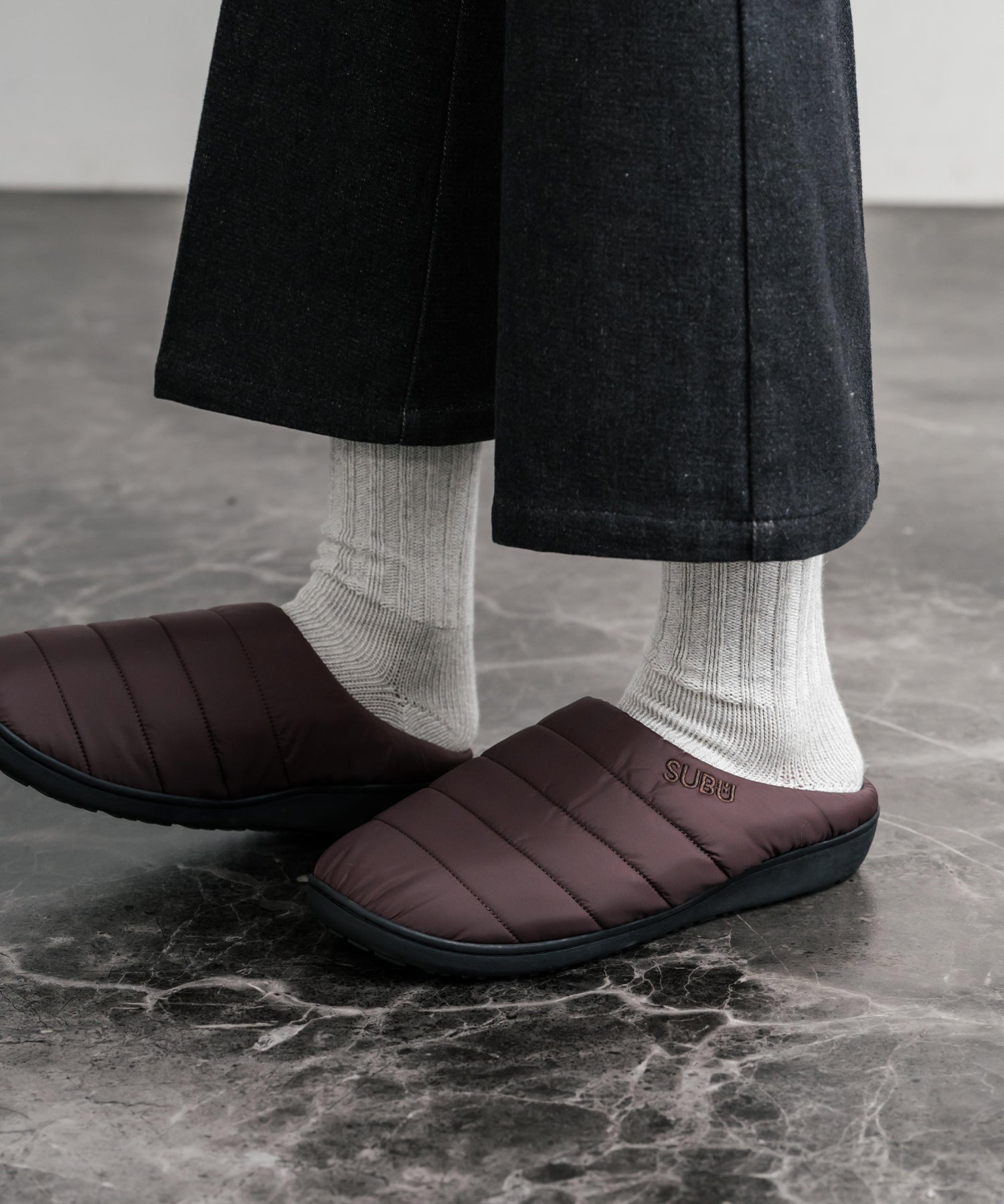 【SUBU/スブ】 サンダル F-line/ワンポイントロゴ刺繍モックシューズスリッポンスリッパ 15384