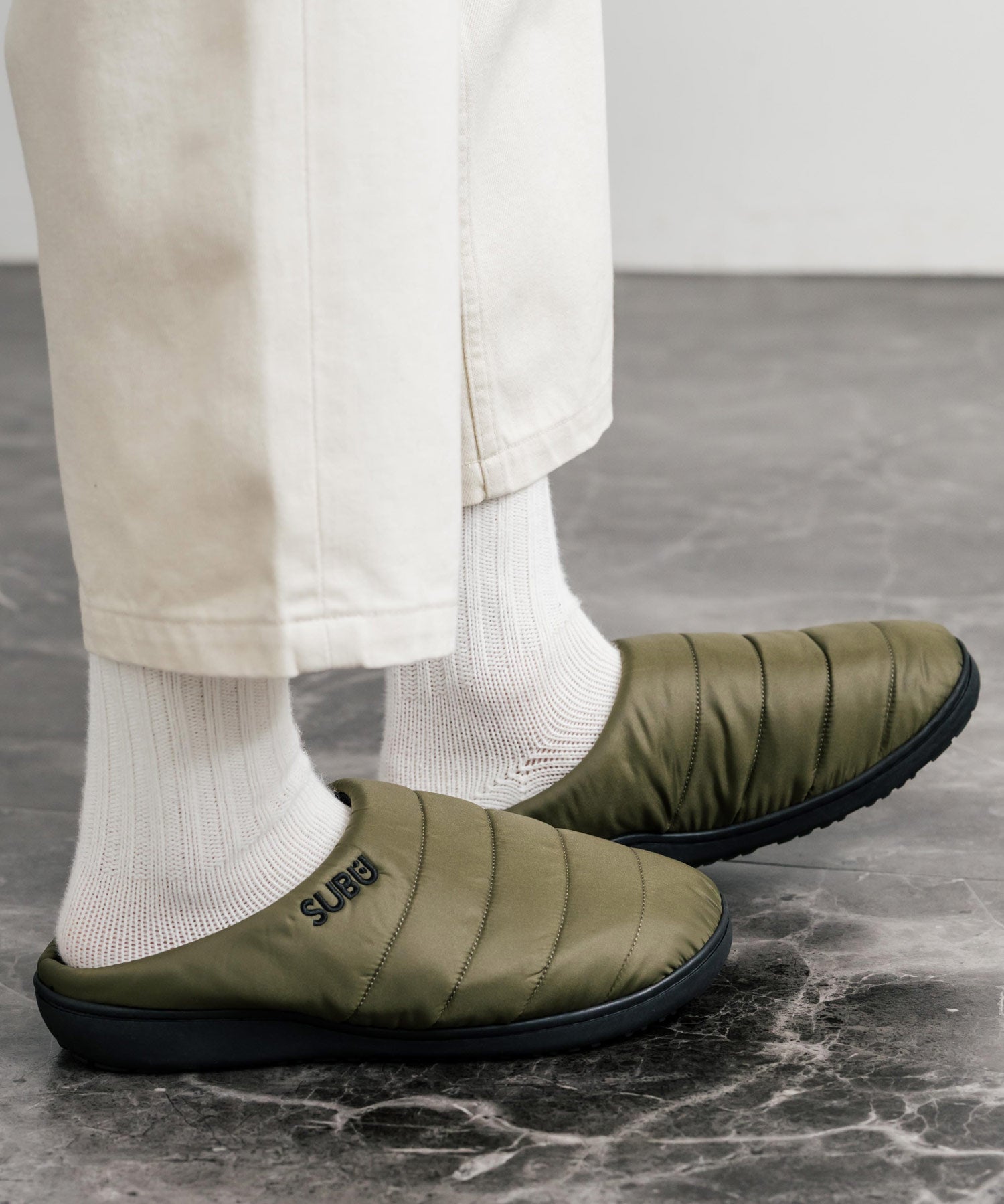 【SUBU/スブ】 サンダル F-line/ワンポイントロゴ刺繍モックシューズスリッポンスリッパ 15384