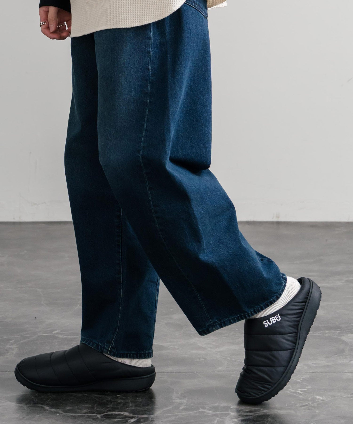 【SUBU/スブ】 サンダル F-line/ワンポイントロゴ刺繍モックシューズスリッポンスリッパ 15384