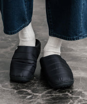 【SUBU/スブ】 サンダル F-line/ワンポイントロゴ刺繍モックシューズスリッポンスリッパ 15384