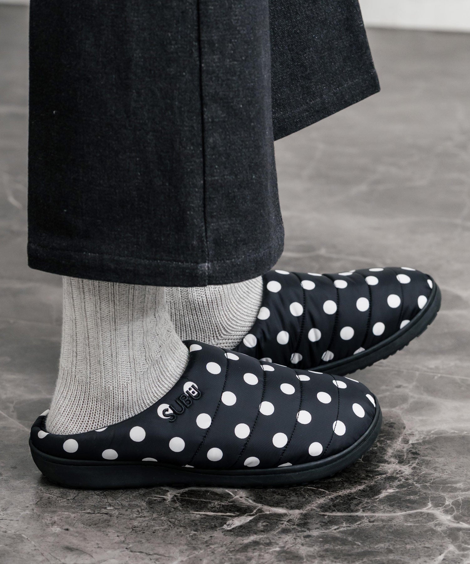 【SUBU/スブ】 サンダル F-line/ワンポイントロゴ刺繍モックシューズスリッポンスリッパ 15384