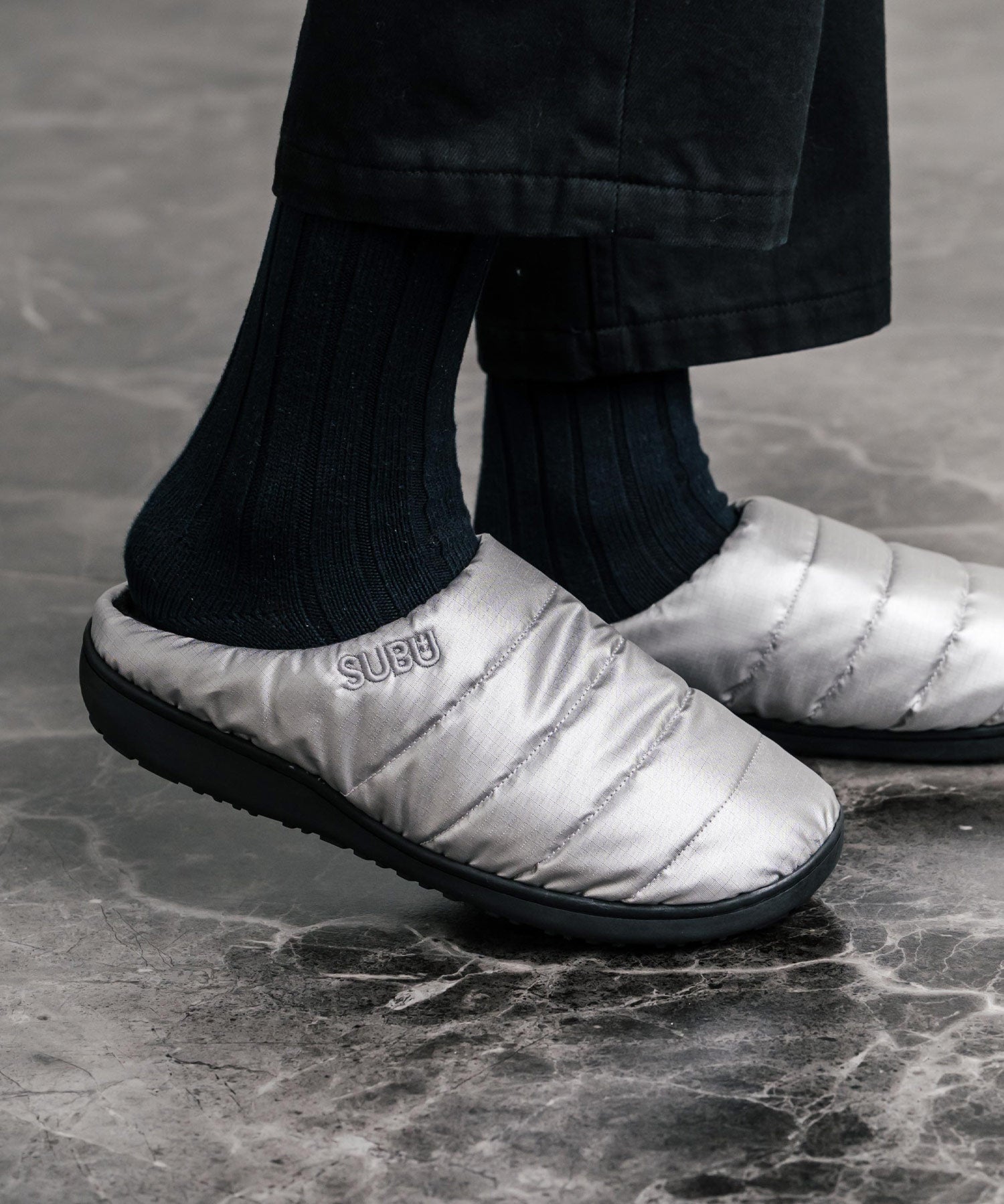 【SUBU/スブ】 サンダル F-line/ワンポイントロゴ刺繍モックシューズスリッポンスリッパ 15384