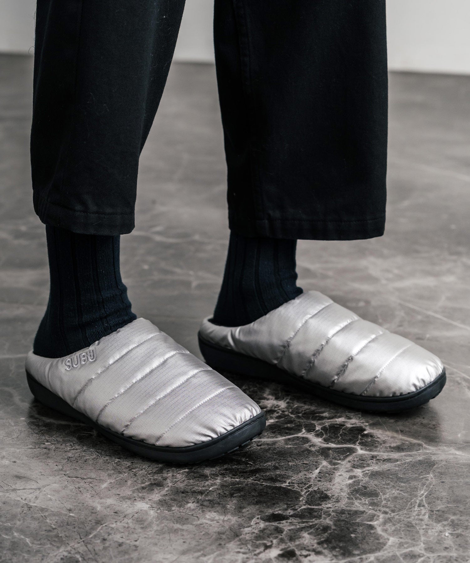 【SUBU/スブ】 サンダル F-line/ワンポイントロゴ刺繍モックシューズスリッポンスリッパ 15384