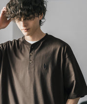 U.S. POLO ASSN. ユーエスポロアッスン 別注コラボワンポイントロゴ刺繍天竺ヘンリーネック半袖Tシャツ 15427