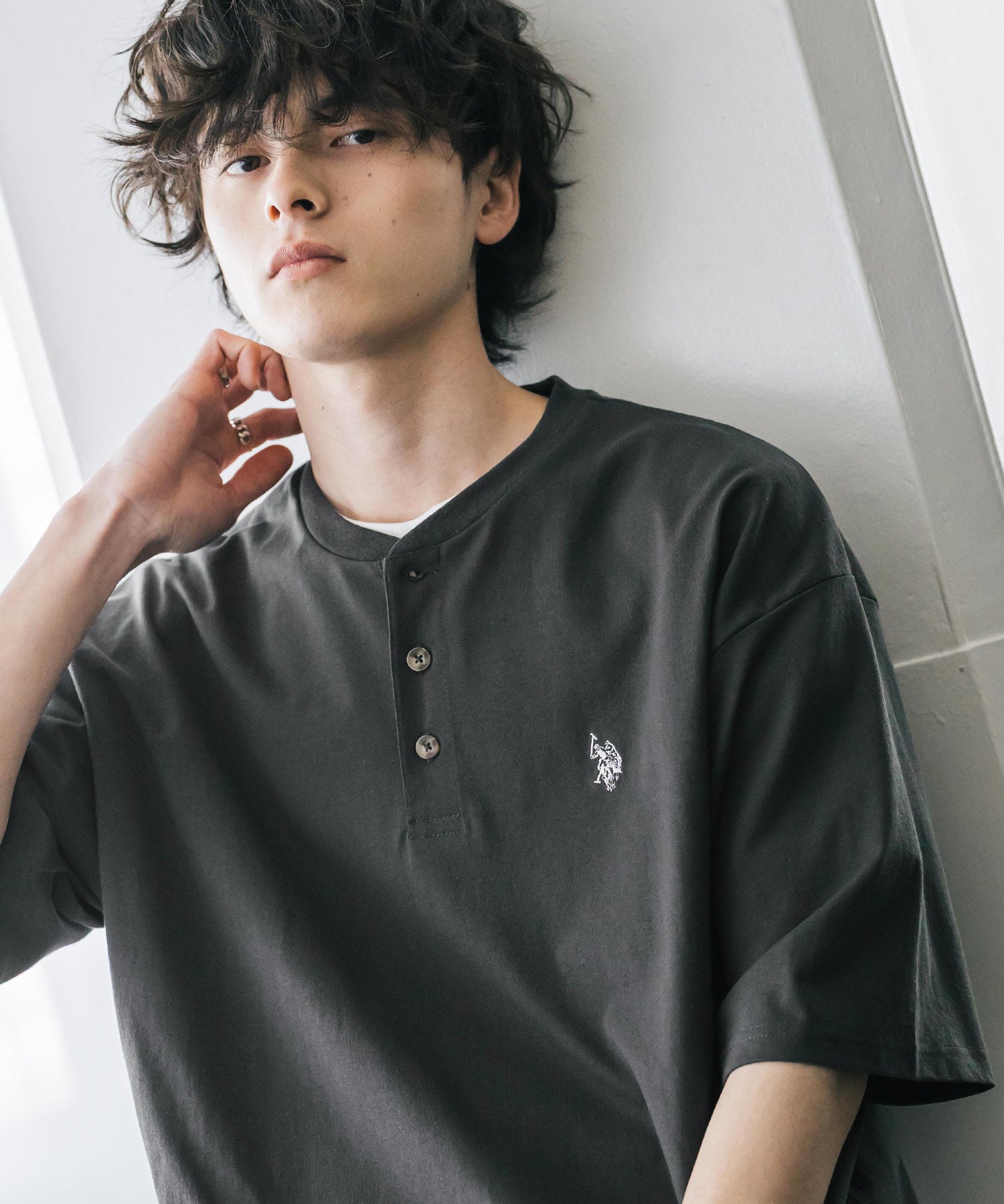 U.S. POLO ASSN. ユーエスポロアッスン 別注コラボワンポイントロゴ刺繍天竺ヘンリーネック半袖Tシャツ 15427