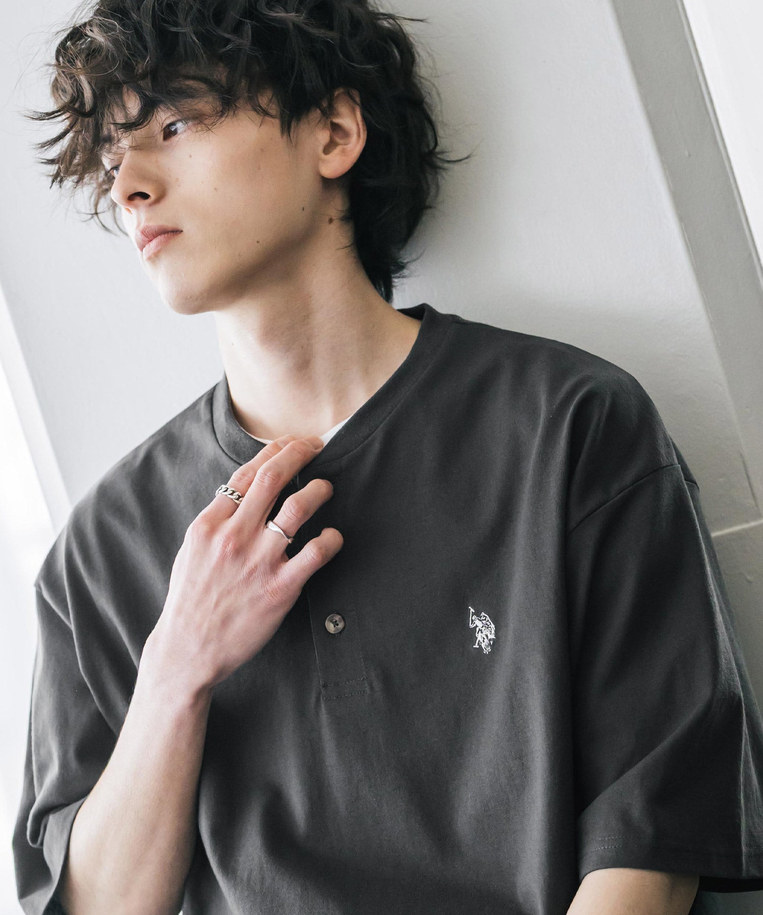 U.S. POLO ASSN. ユーエスポロアッスン 別注コラボワンポイントロゴ刺繍天竺ヘンリーネック半袖Tシャツ 15427