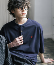 U.S. POLO ASSN. ユーエスポロアッスン 別注コラボワンポイントロゴ刺繍天竺ヘンリーネック半袖Tシャツ 15427