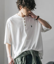 U.S. POLO ASSN. ユーエスポロアッスン 別注コラボワンポイントロゴ刺繍天竺ヘンリーネック半袖Tシャツ 15427