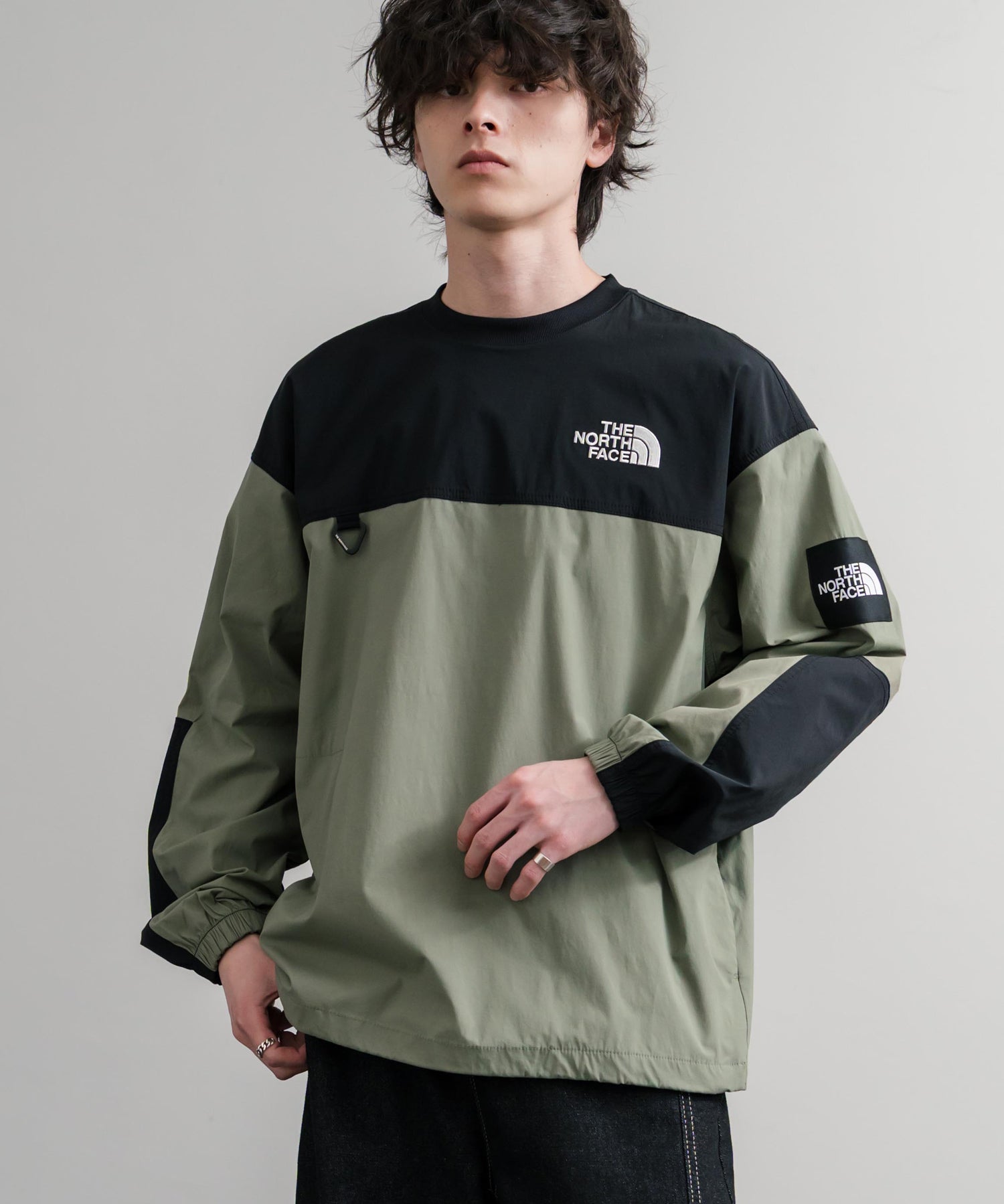日本未展開モデル THE NORTH FACE ザ・ノースフェイス WHITE LABEL ホワイトレーベル TNF ALBANY EX CREWNECK ワンポイントロゴ刺繍バイカラー長袖カットソー 15432