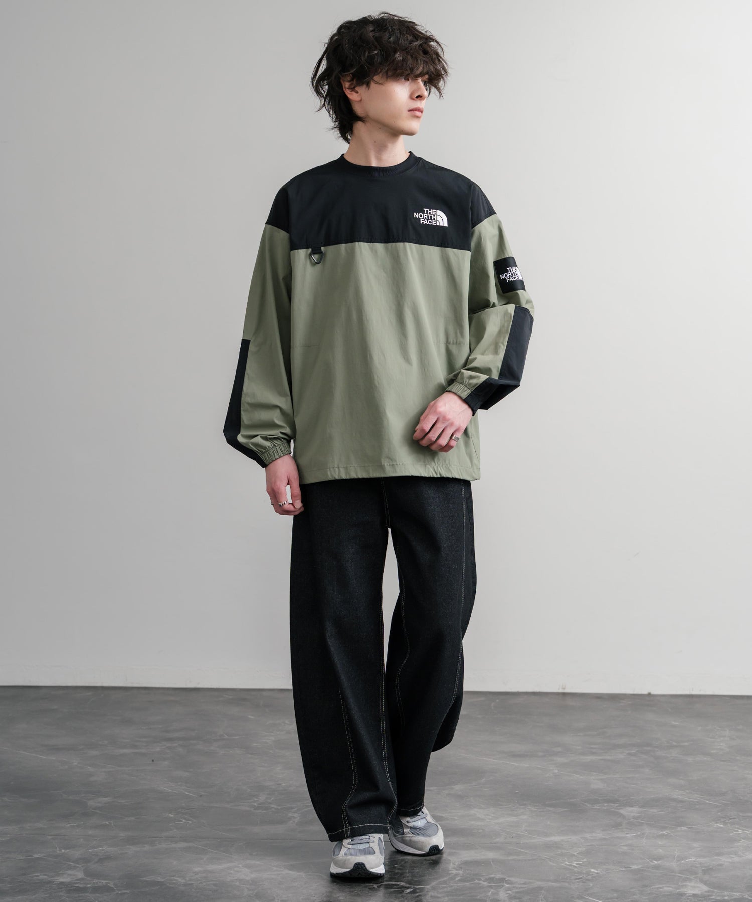 日本未展開モデル THE NORTH FACE ザ・ノースフェイス WHITE LABEL ホワイトレーベル TNF ALBANY EX CREWNECK ワンポイントロゴ刺繍バイカラー長袖カットソー 15432