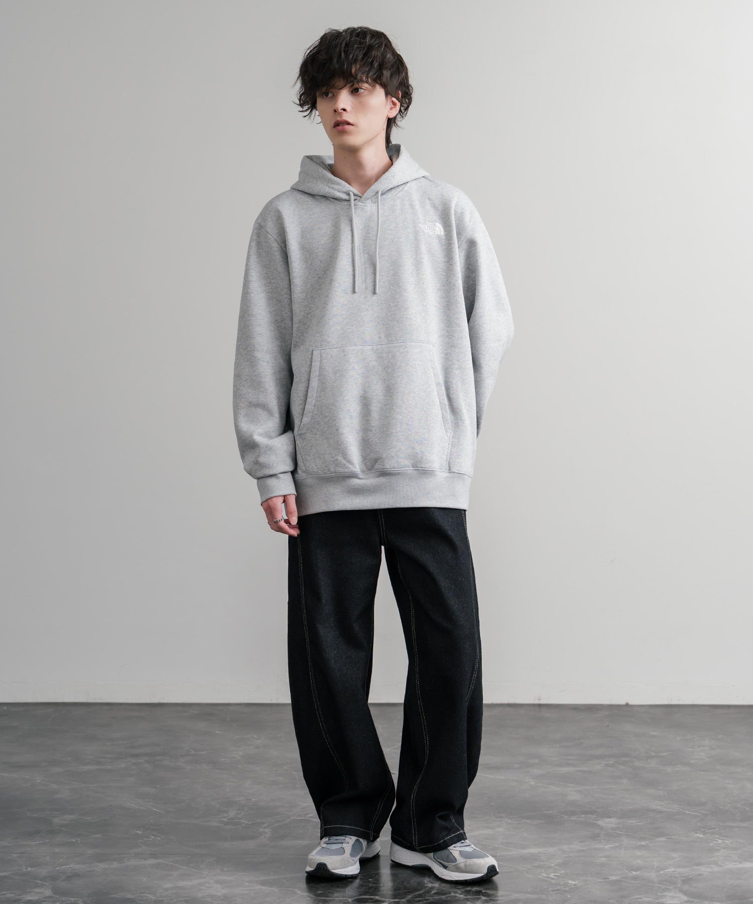 THE NORTH FACE ザ・ノースフェイス ESSENTIAL RELAXED HOODIE/裏起毛ワンポイントロゴ刺繍プルオーバーパーカー 15486
