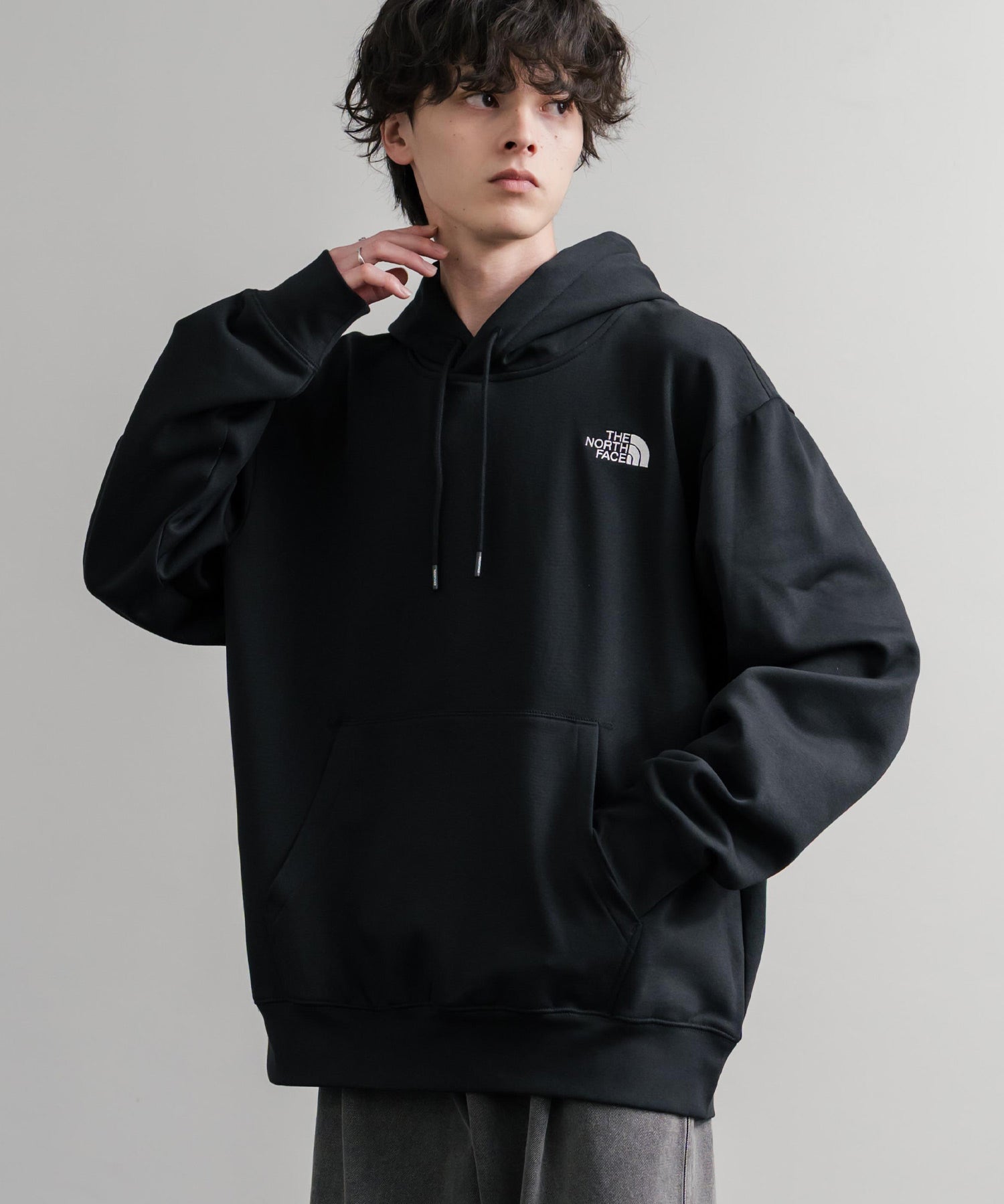THE NORTH FACE ザ・ノースフェイス ESSENTIAL RELAXED HOODIE/裏起毛ワンポイントロゴ刺繍プルオーバーパーカー 15486