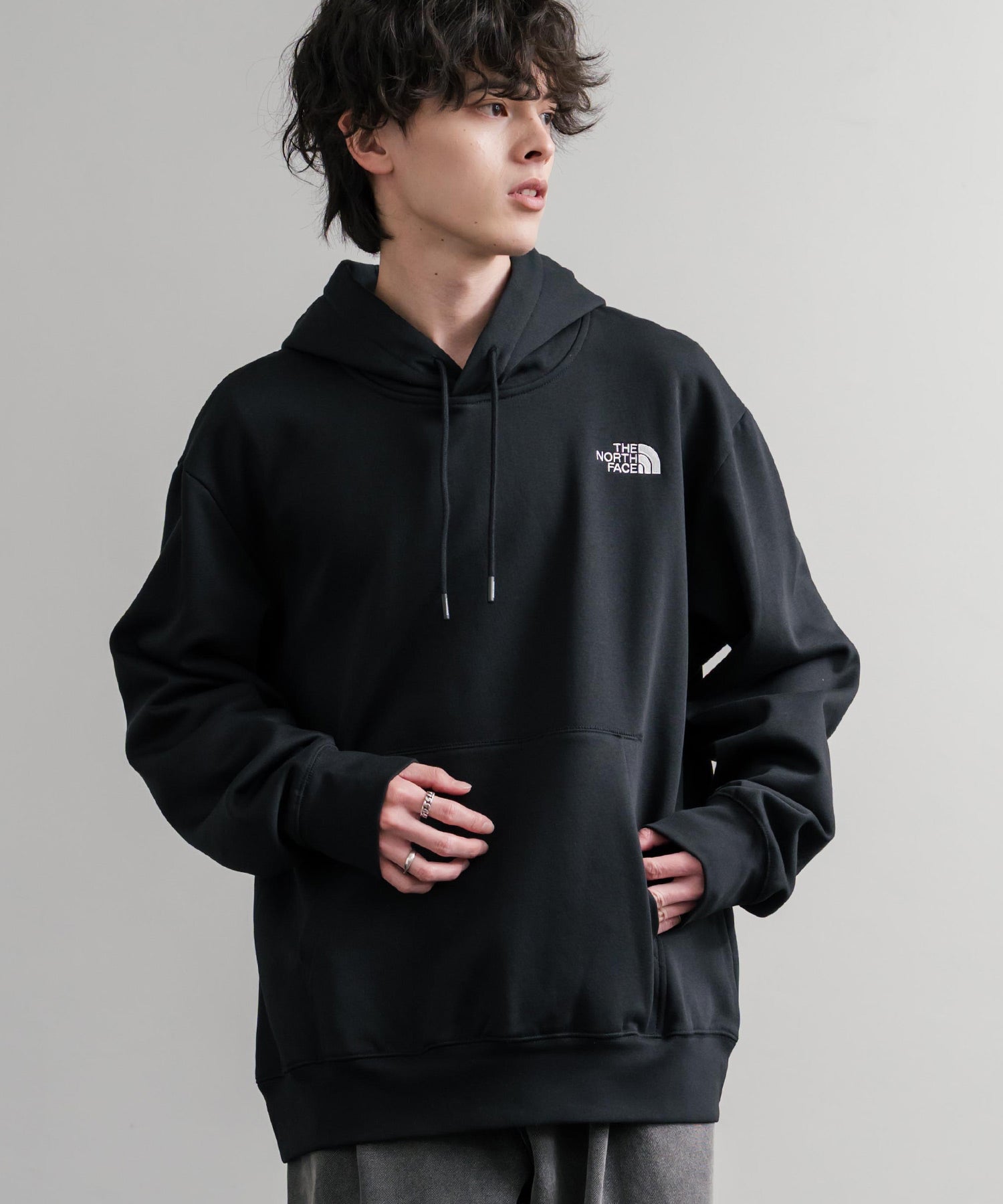 THE NORTH FACE ザ・ノースフェイス ESSENTIAL RELAXED HOODIE/裏起毛ワンポイントロゴ刺繍プルオーバーパーカー 15486