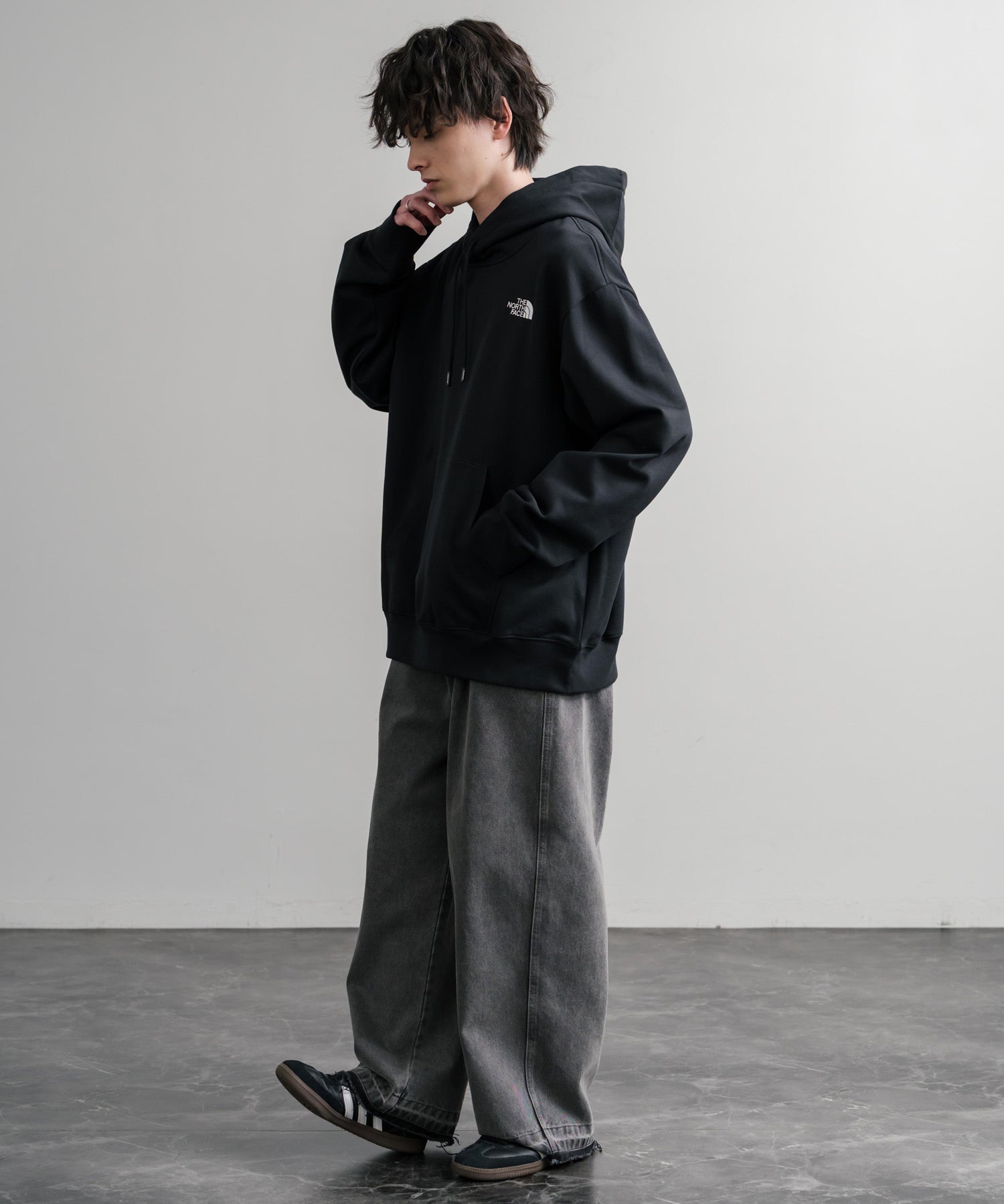 THE NORTH FACE ザ・ノースフェイス ESSENTIAL RELAXED HOODIE/裏起毛ワンポイントロゴ刺繍プルオーバーパーカー 15486