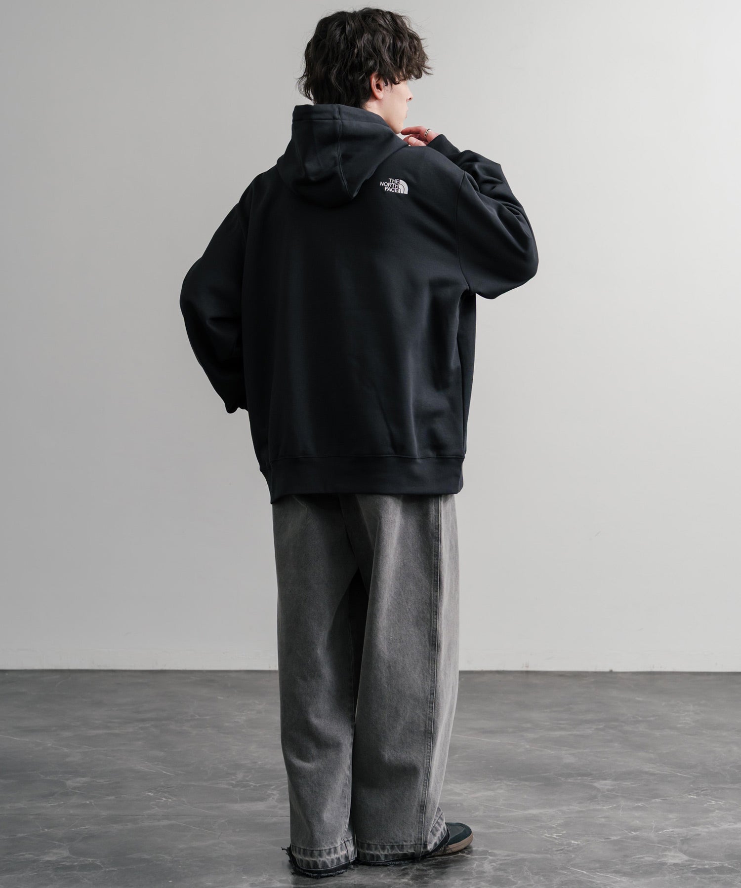 THE NORTH FACE ザ・ノースフェイス ESSENTIAL RELAXED HOODIE/裏起毛ワンポイントロゴ刺繍プルオーバーパーカー 15486