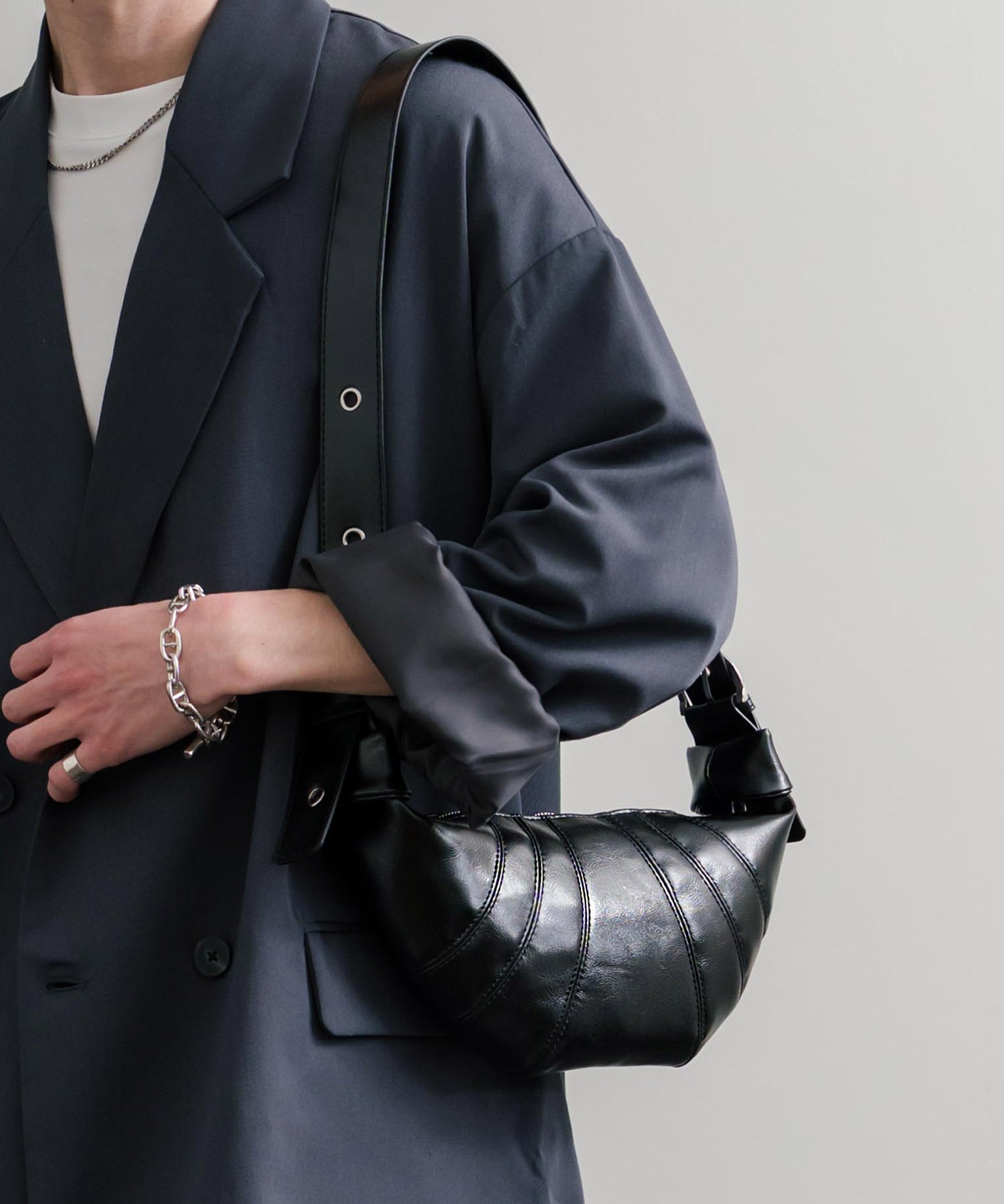 PUレザー クロワッサン型ショルダーバッグ/ボディバッグ 15510