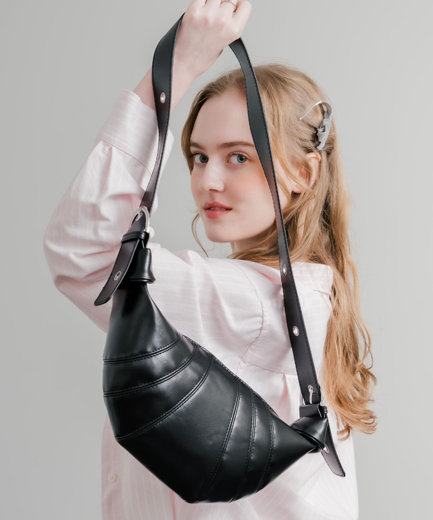 PUレザー クロワッサン型ショルダーバッグ/ボディバッグ 15510