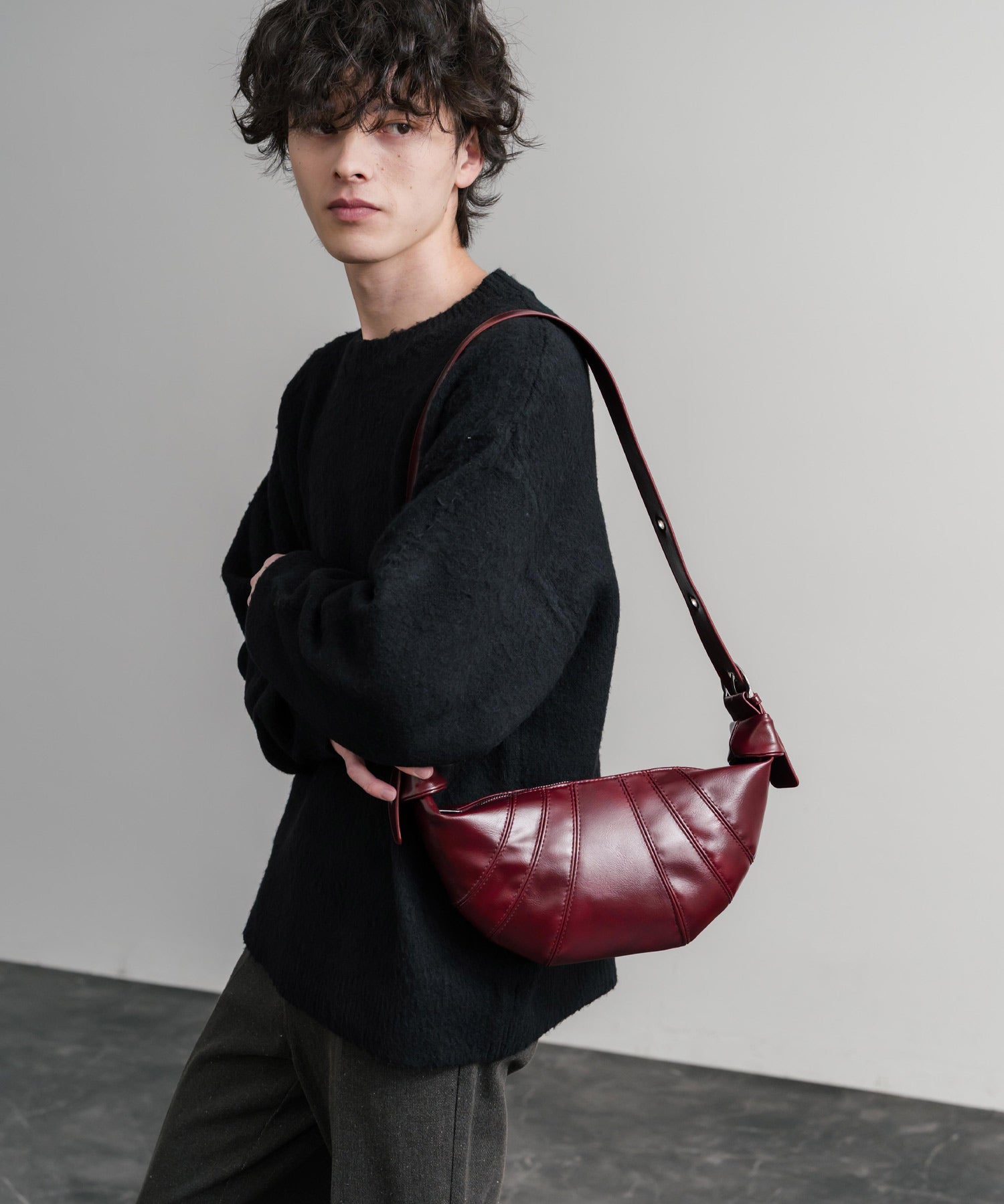 PUレザー クロワッサン型ショルダーバッグ/ボディバッグ 15510