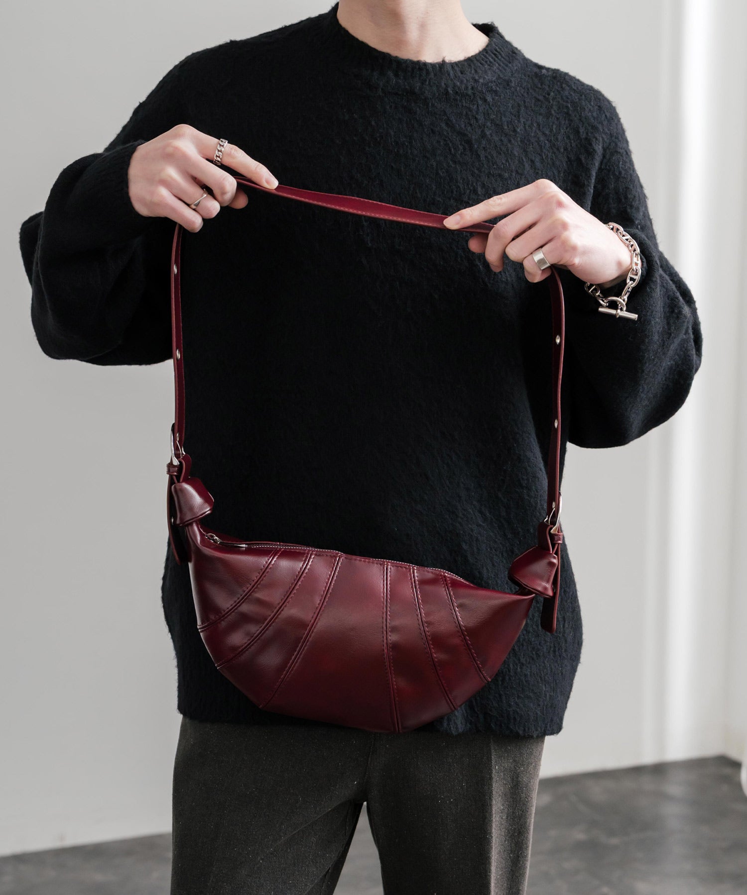 PUレザー クロワッサン型ショルダーバッグ/ボディバッグ 15510