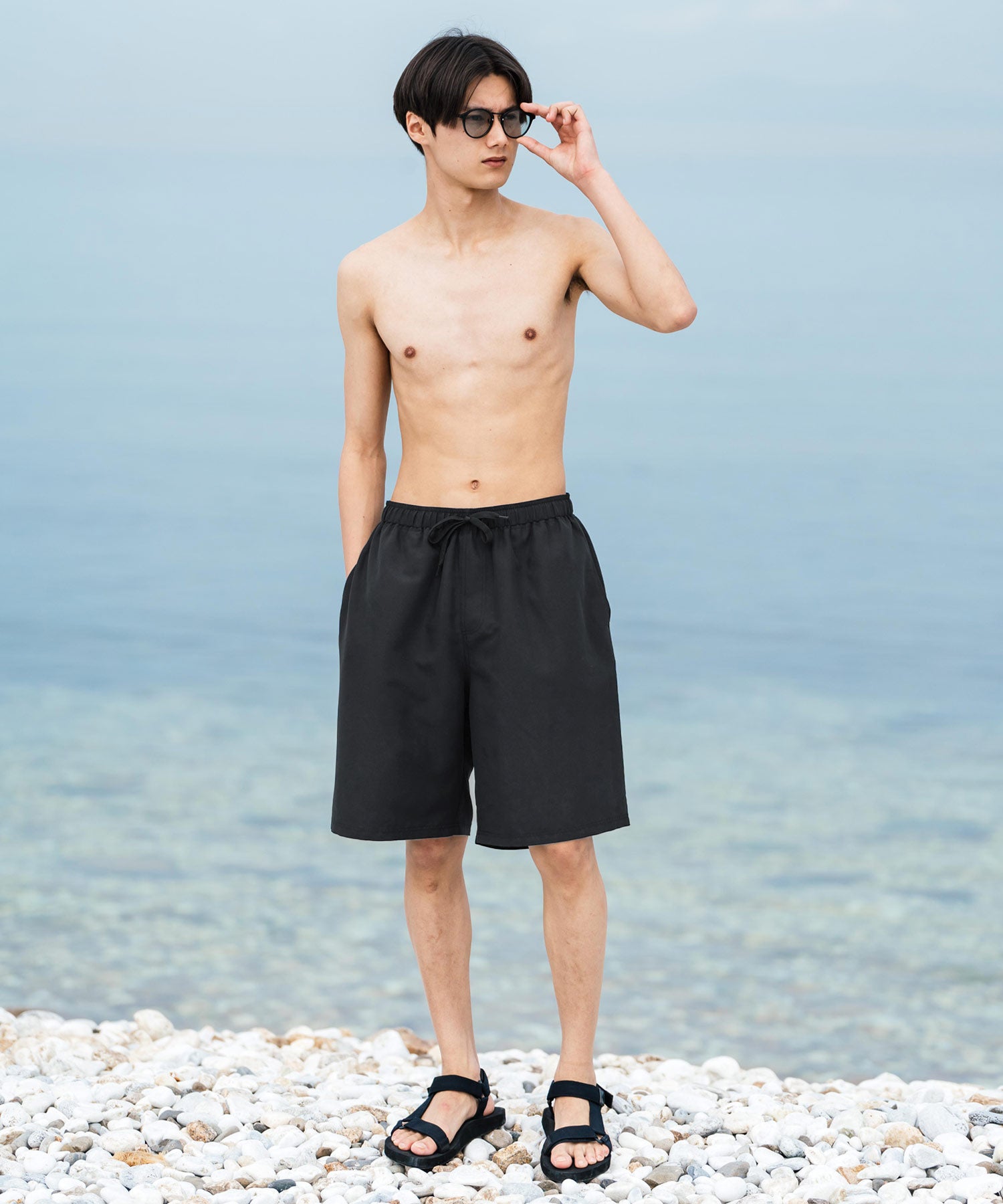 【新品未使用】VALENTINO／VLTNロゴスイムパンツ／海パン／水着 水陸両用 耐塩素加工スイムワイドイージーショートパンツ 海パン 水着