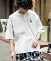 MLB メジャーリーグベースボール オーバーサイズヘンリーネックT/Cワッフルロゴプリント半袖Tシャツ 15531