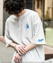 MLB メジャーリーグベースボール オーバーサイズヘンリーネックT/Cワッフルロゴプリント半袖Tシャツ 15531