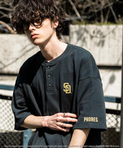 MLB メジャーリーグベースボール オーバーサイズヘンリーネックT/Cワッフルロゴプリント半袖Tシャツ 15531