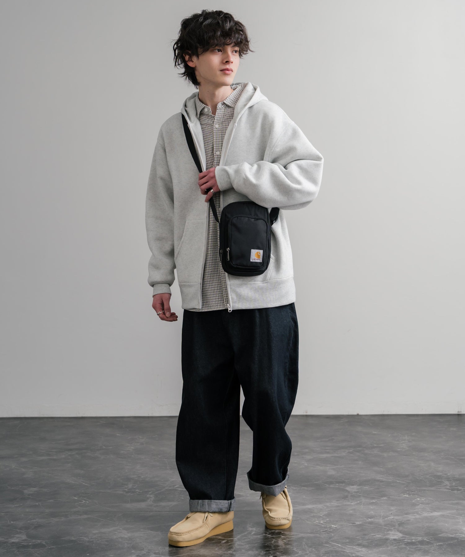 Carhartt カーハート Crossbody Zip Bag 縦型クロスボディバッグ/ワンポイントロゴ斜め掛けショルダーバッグ 15535