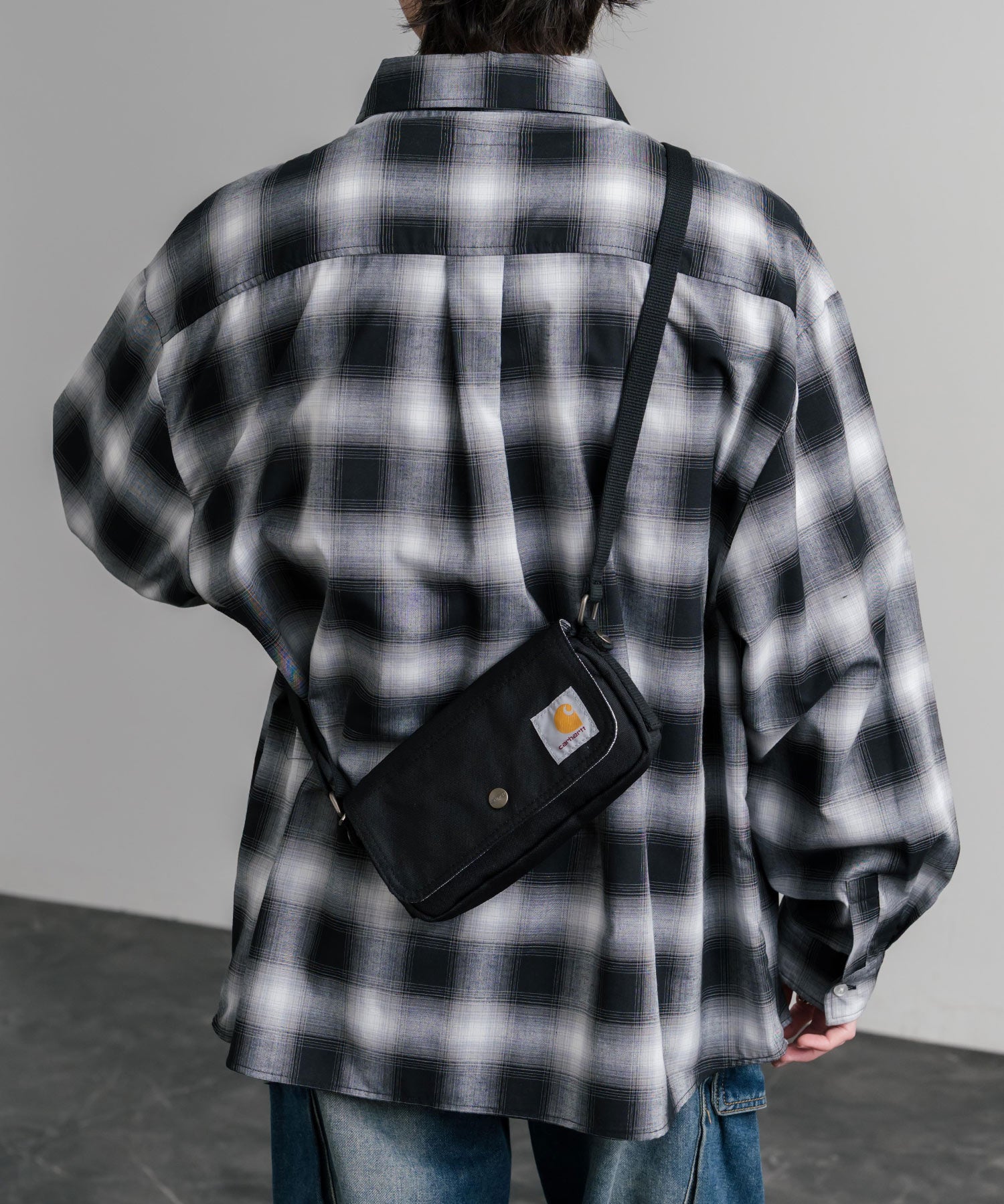 Carhartt カーハート Crossbody Horizontal Bag 横型クロスボディバッグ/ワンポイントロゴ斜め掛けショルダーバッグ 15536
