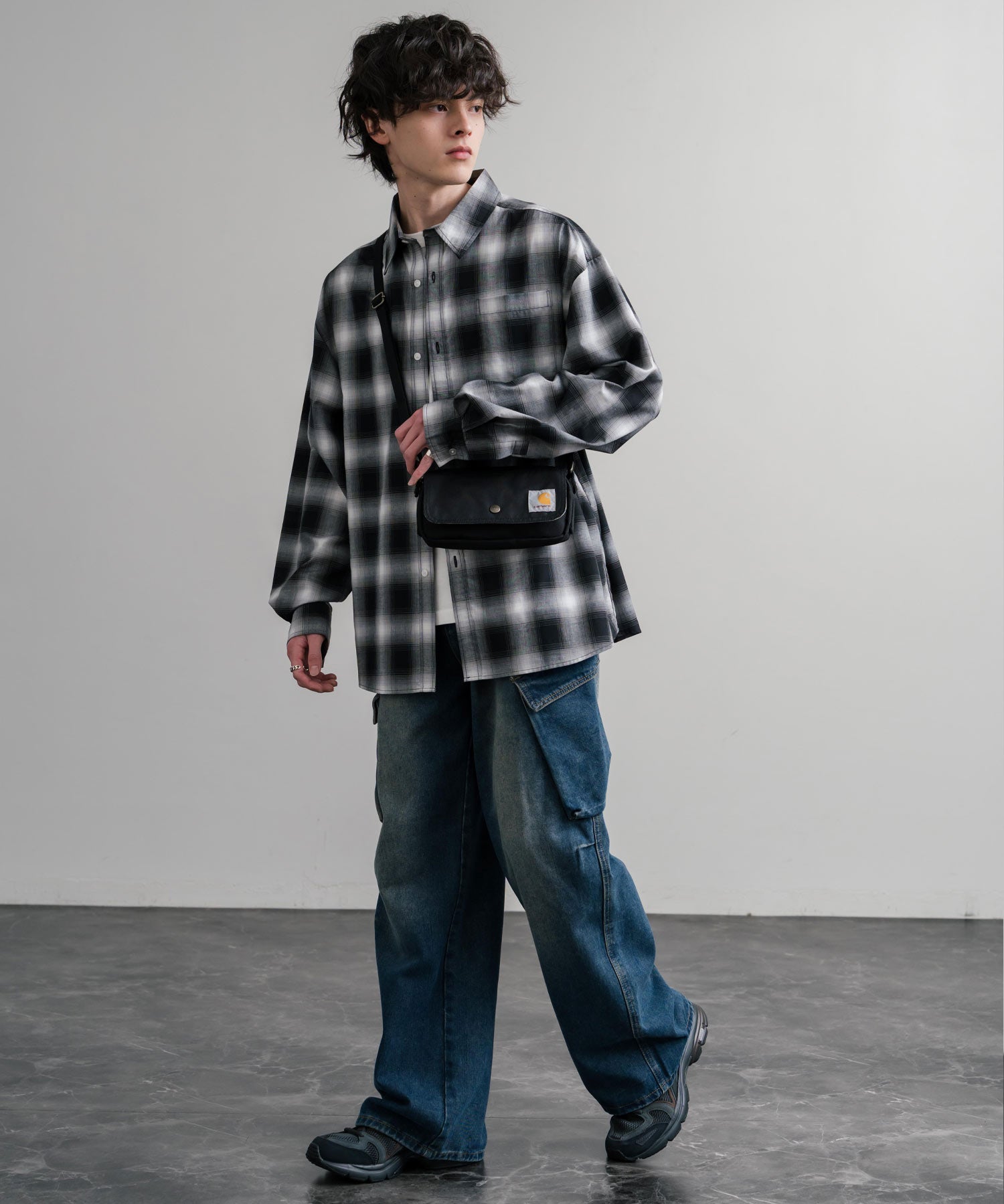 Carhartt カーハート Crossbody Horizontal Bag 横型クロスボディバッグ/ワンポイントロゴ斜め掛けショルダーバッグ 15536