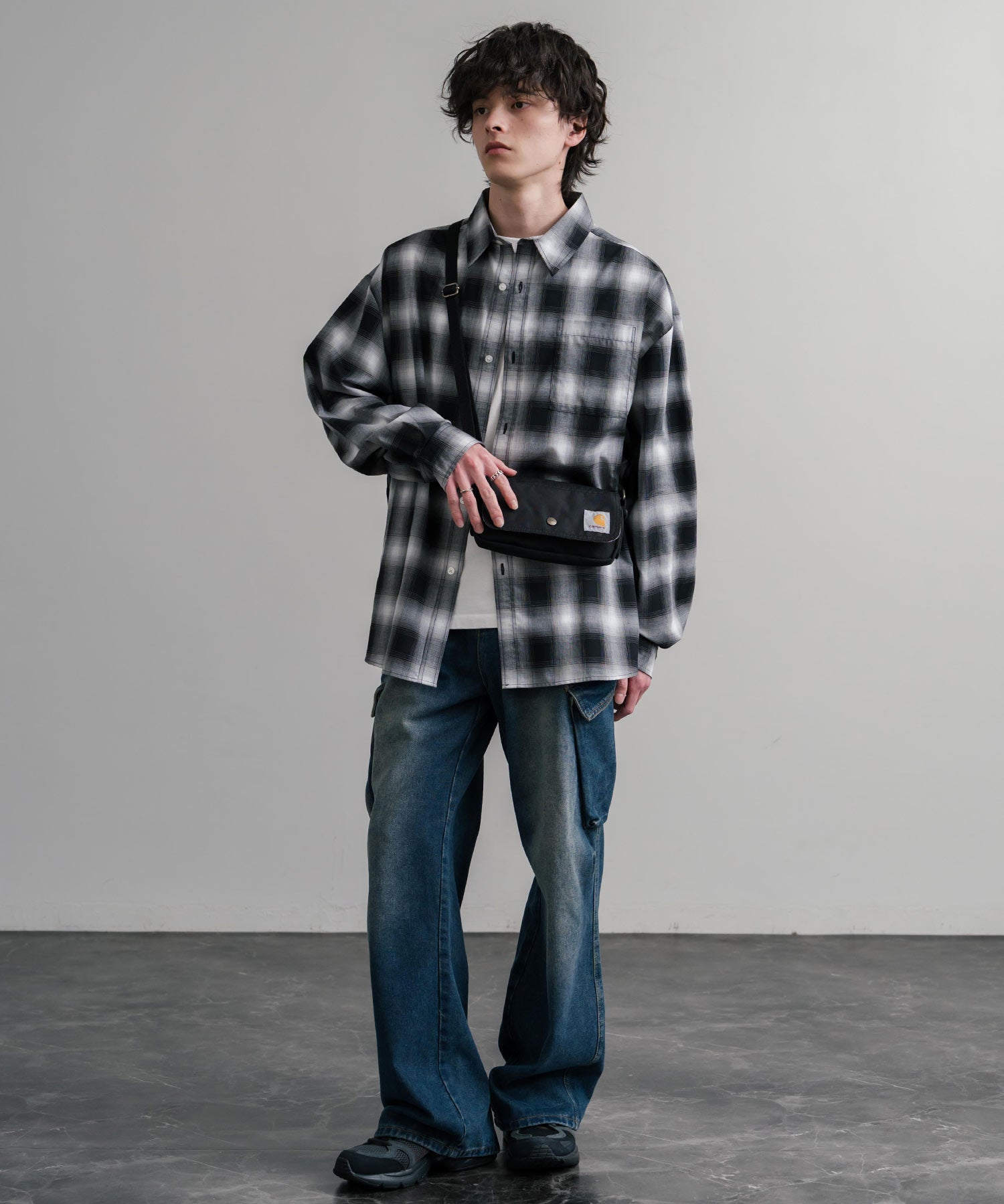 Carhartt カーハート Crossbody Horizontal Bag 横型クロスボディバッグ/ワンポイントロゴ斜め掛けショルダーバッグ 15536