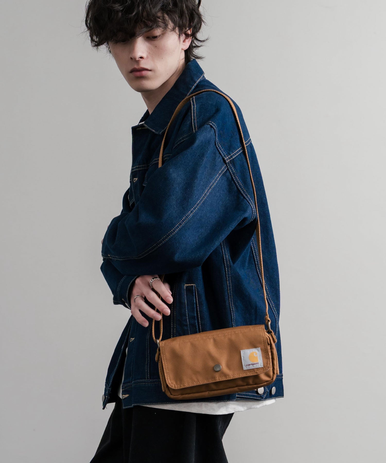 Carhartt カーハート Crossbody Horizontal Bag 横型クロスボディバッグ/ワンポイントロゴ斜め掛けショルダーバッグ 15536