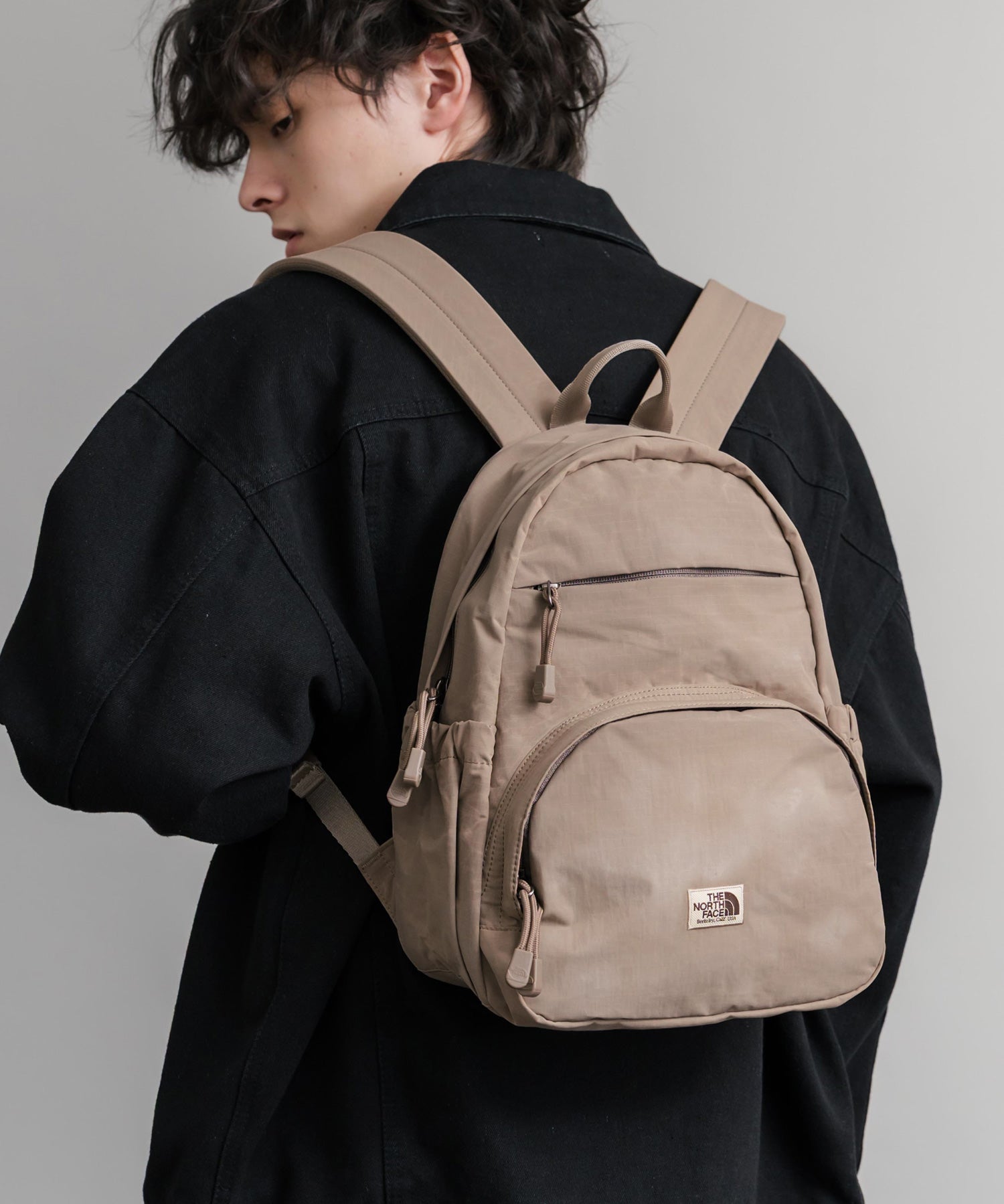 日本未展開モデル WHITE LABEL THE NORTH FACE ELECTRON SLING BAG ミニバックパック 15572