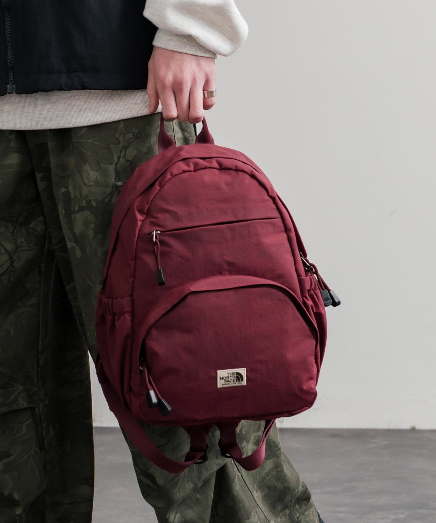 日本未展開モデル WHITE LABEL THE NORTH FACE ELECTRON SLING BAG ミニバックパック 15572