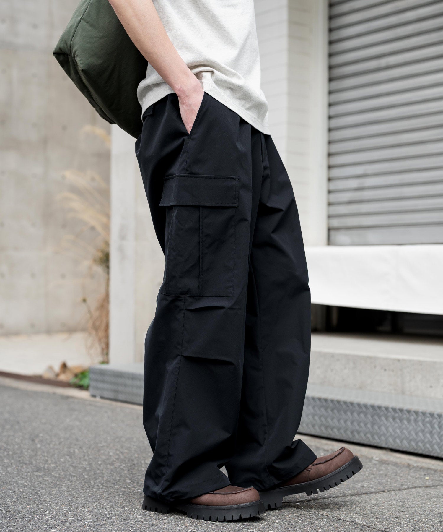 ロジック CARGO PANTS カーゴパンツ M ジップ ミリタリー 黒 裾ドローコード ミリタリーワイドカーゴパンツ 15580 – Rocky Monroe