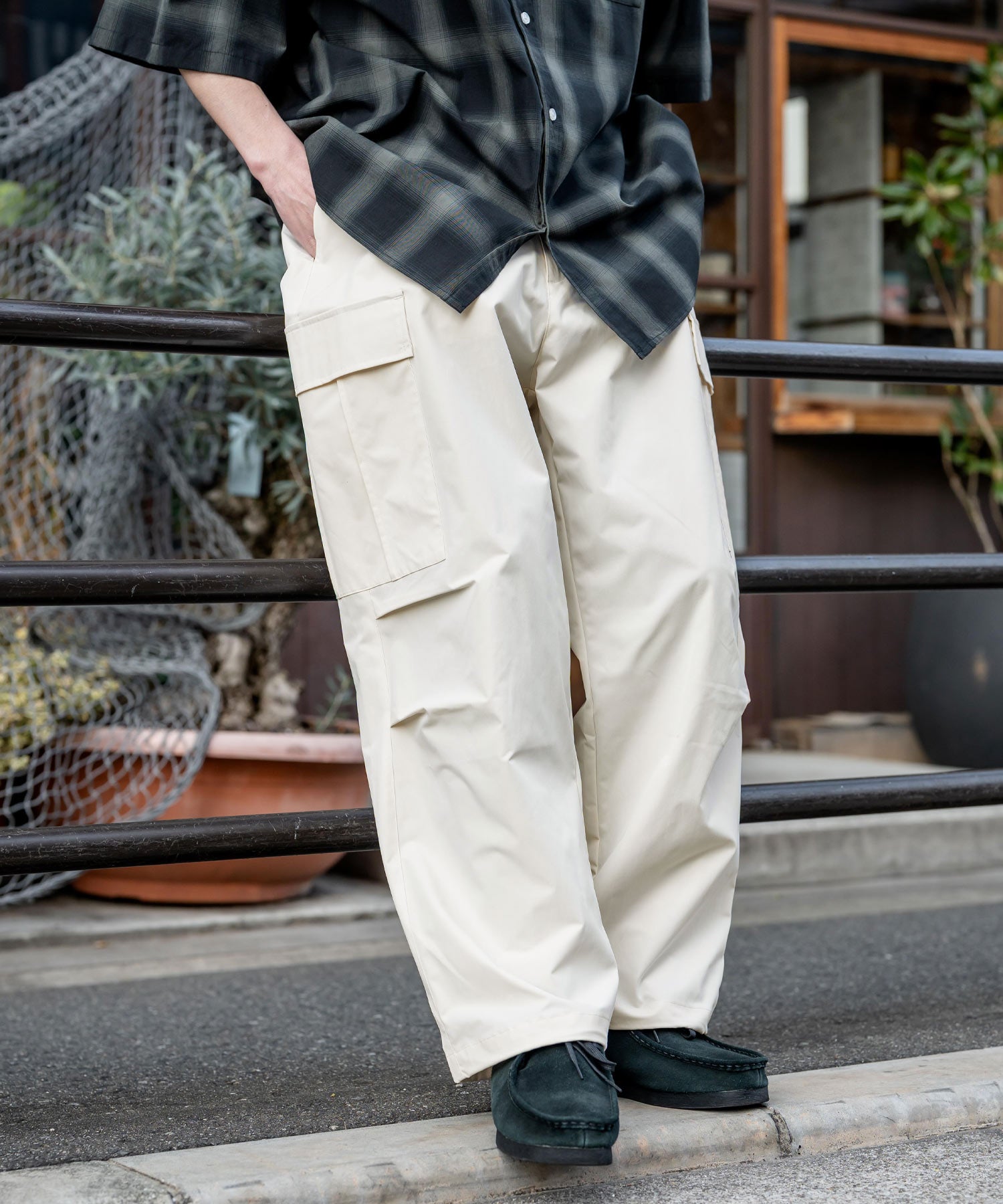 裾ドローコード ミリタリーワイドカーゴパンツ 15580 – Rocky Monroe