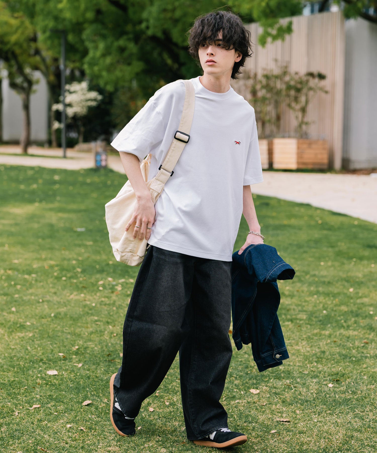美品✨FOXEY フォクシー　ブラック ホワイト半袖Tシャツ38 ロゴ刺繍　綿 PENNEYS 別注コラボオーバーサイズFOXワッペン刺繍半袖Tシャツ 15618